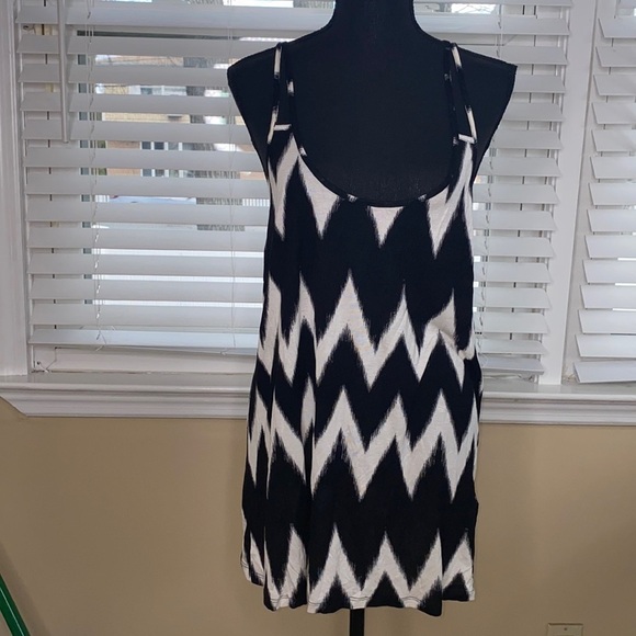 Black & White Chevron Criss Cross Tank Top - Picture 2 of 11